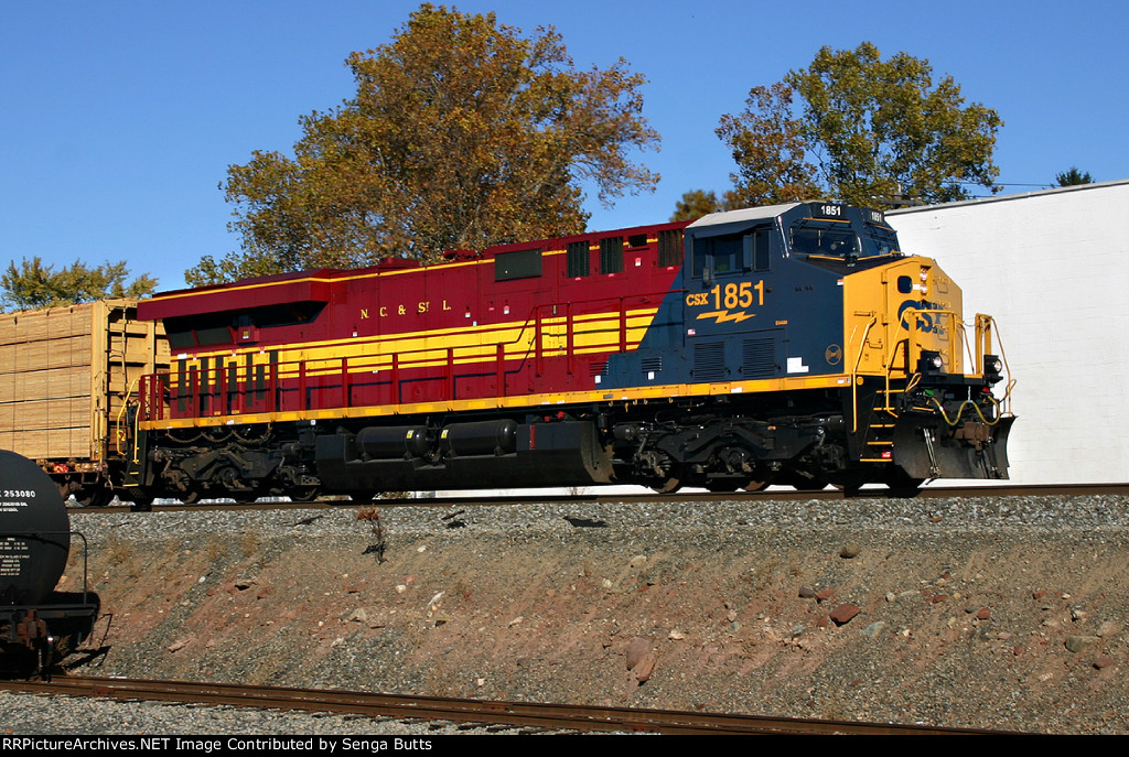 CSX 1851 ES44AH